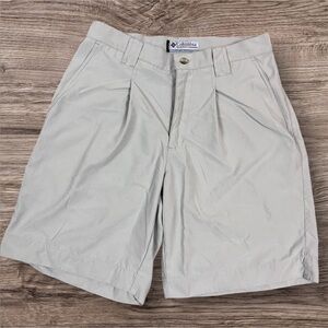 Columbia Men’s Pleated 9” Shorts. Size 30 waist.